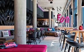 Moxy Vienna Airport 3*